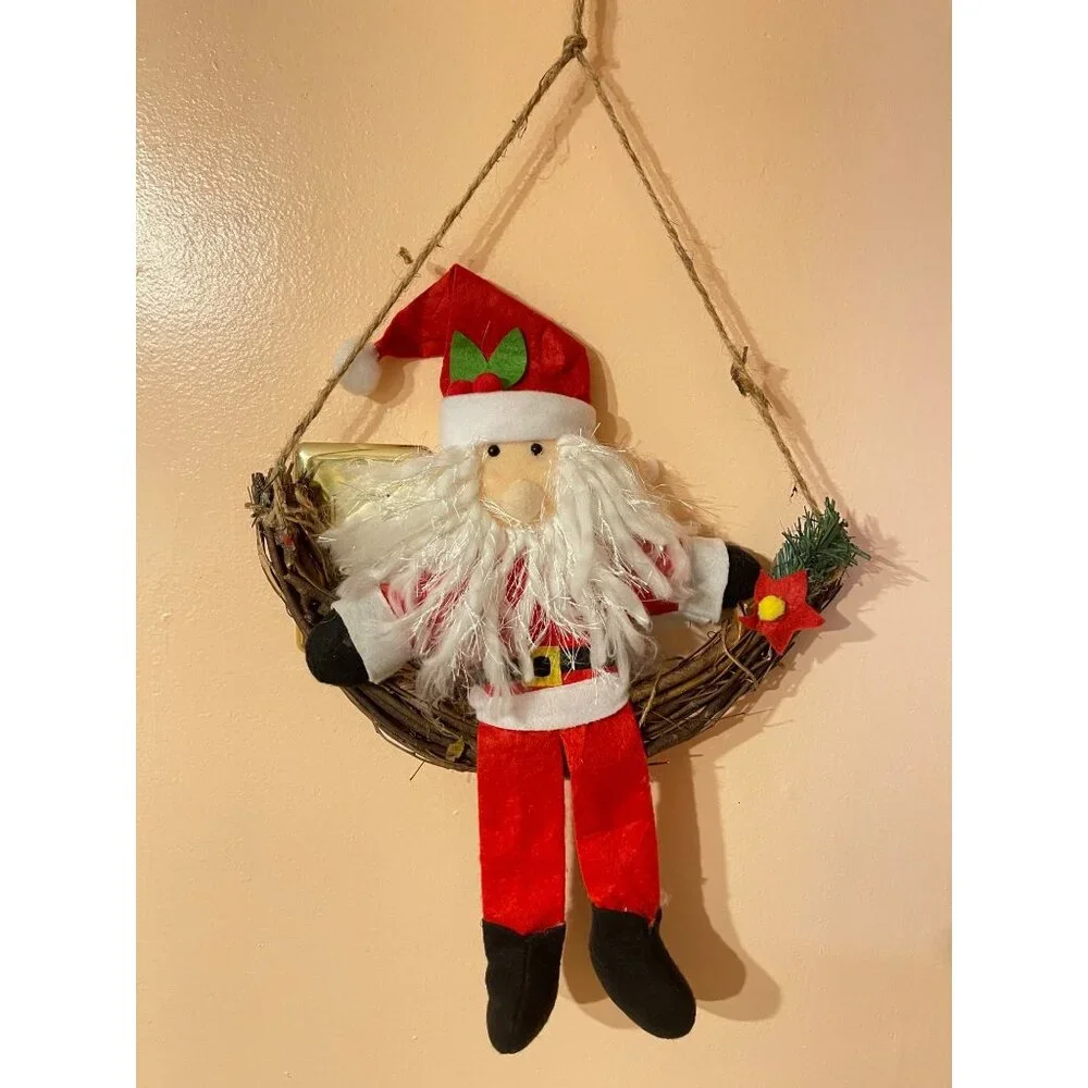 Santa Claus Hanging Wreath Decoration With Plush Santa & Woven Basket